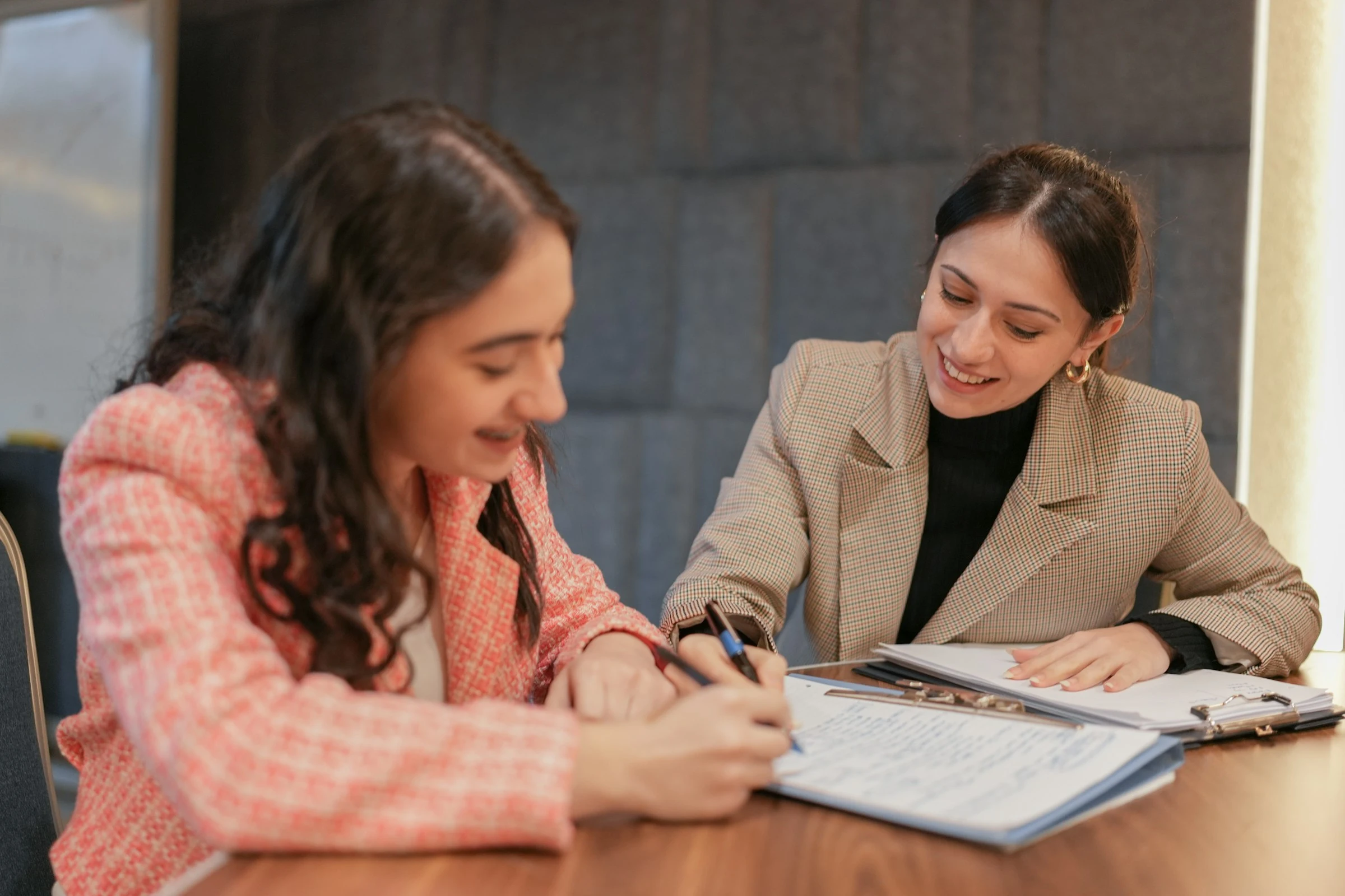 Private online tutor teaching a UAE student one to one