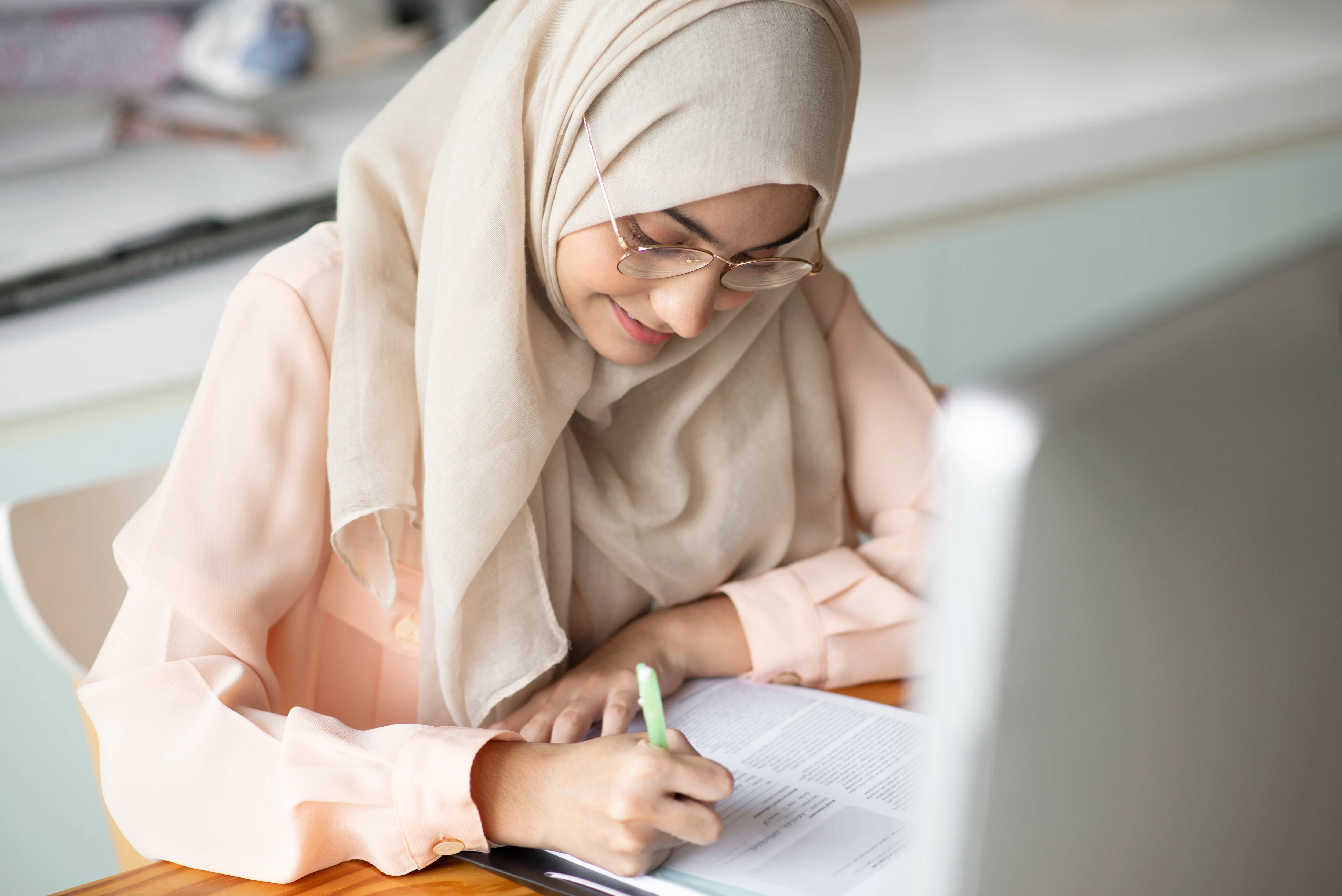 Ustaad tutor coaching a Year 10 IGCSE student through Cambridge 0580 and Edexcel 4MA1 Mathematics specification preparation